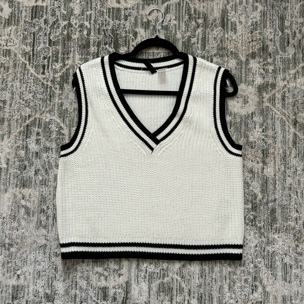 H&M Divided Monochrome Knit Sweater